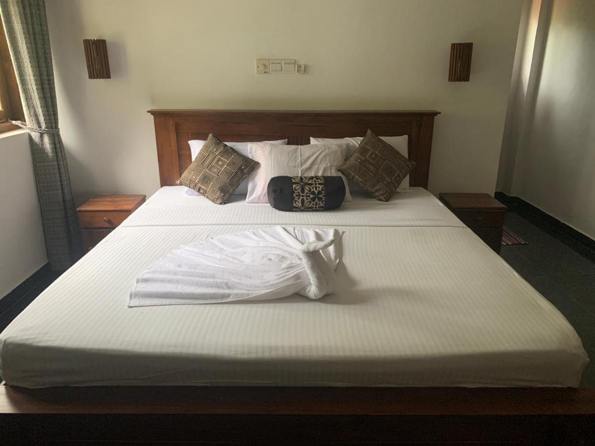 Why Not Mansion Hostel Habaraduwa Exterior photo