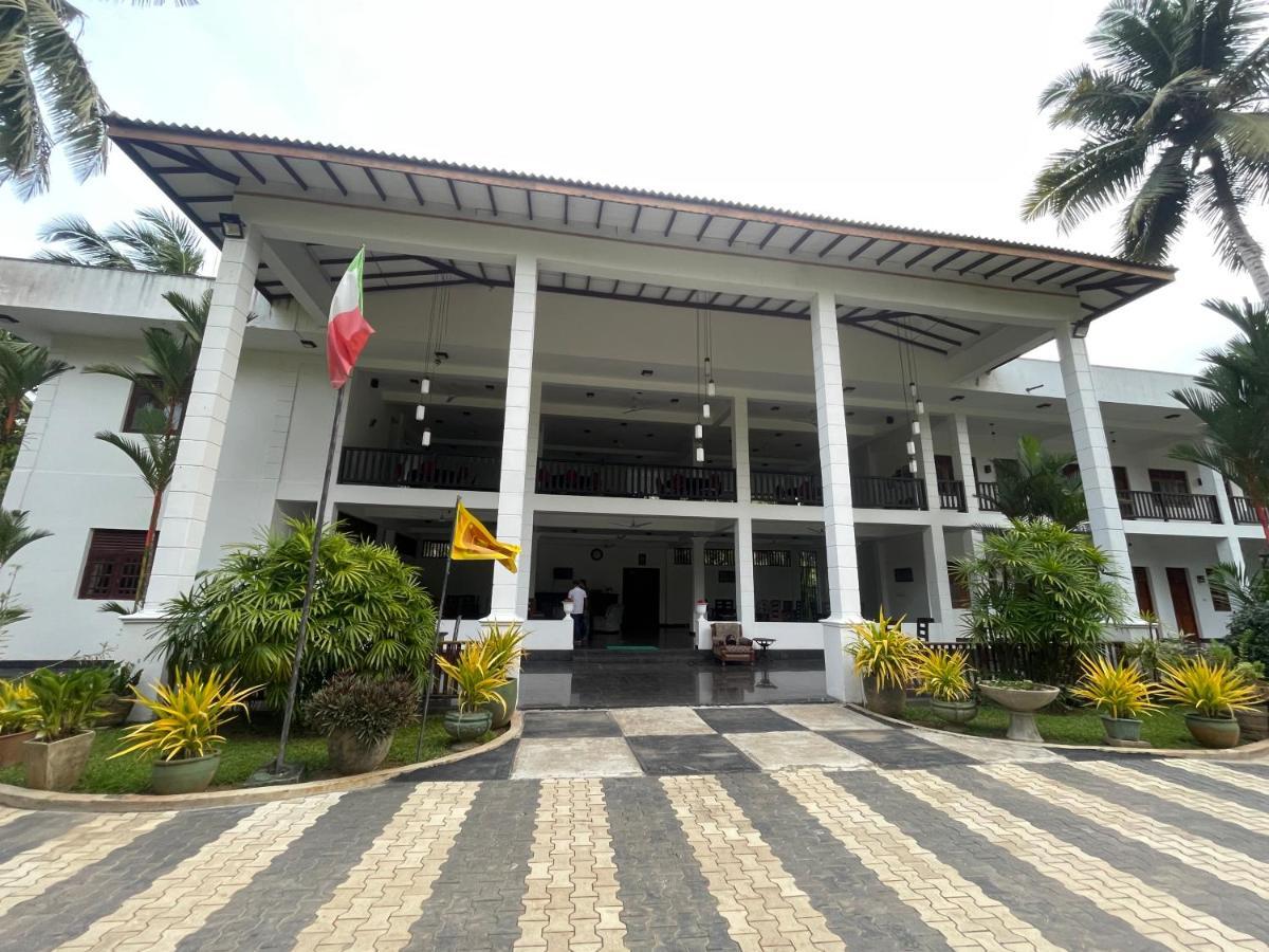 Why Not Mansion Hostel Habaraduwa Exterior photo